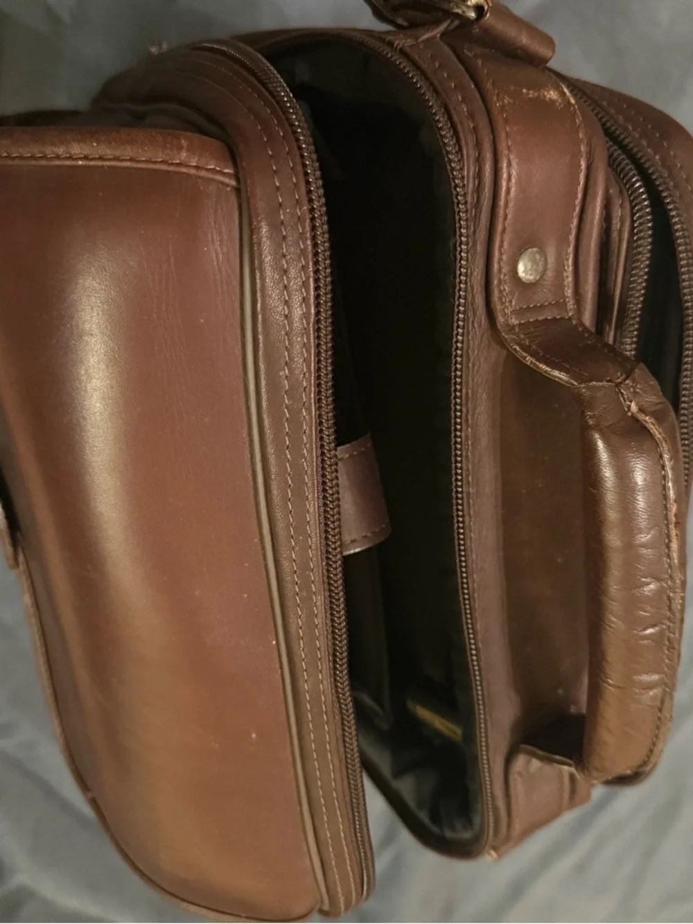 Avenues Classic Brown Leather Messenger Bag NWOT